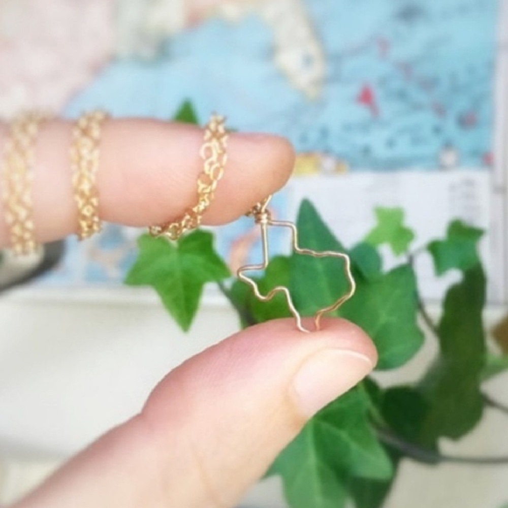 Dainty Texas Gold Necklace